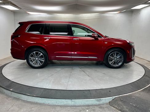 Used 2022 Cadillac XT6 Premium Luxury w/ Technology Package image 6