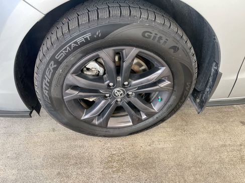 Used 2025 Toyota Sienna XSE w/ XSE Premium Package image 10