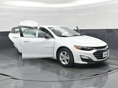Used 2021 Chevrolet Malibu LS FWD image 55