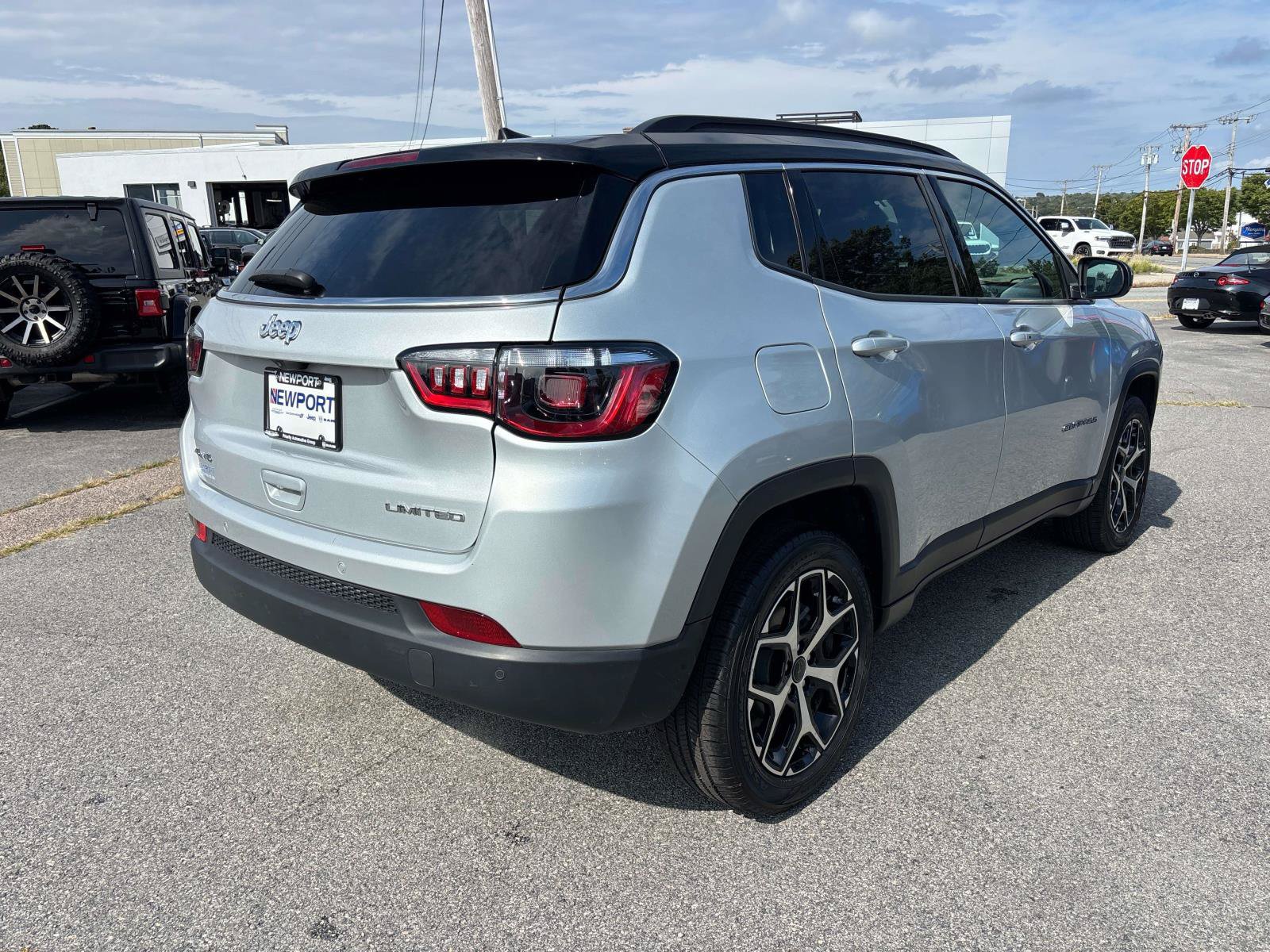 Certified 2025 Jeep Compass Limited AWD/4WD image 3