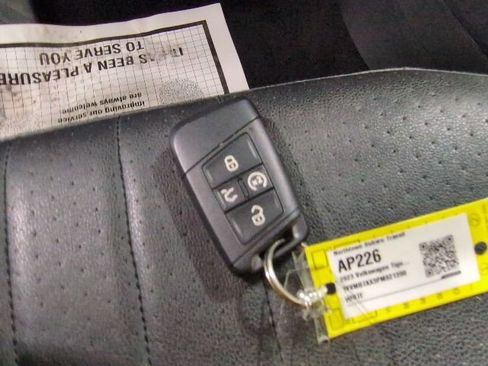 Used 2023 Volkswagen Tiguan SE AWD/4WD image 30