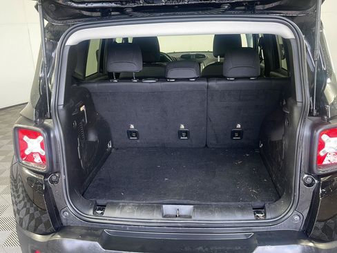 Used 2023 Jeep Renegade Latitude w/ Premium Group AWD/4WD image 16