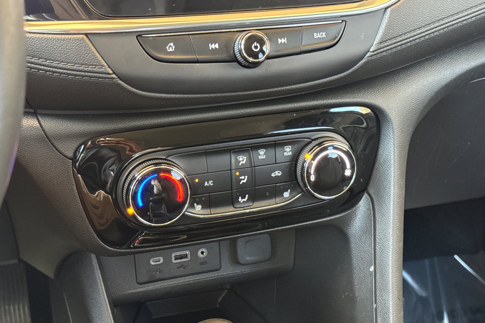 Used 2023 Buick Encore GX Preferred w/ Cold Weather Comfort Package FWD image 24
