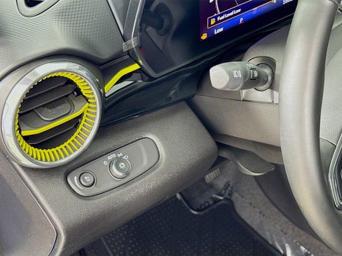 Used 2025 Chevrolet Trax ACTIV w/ Driver Confidence Package image 10