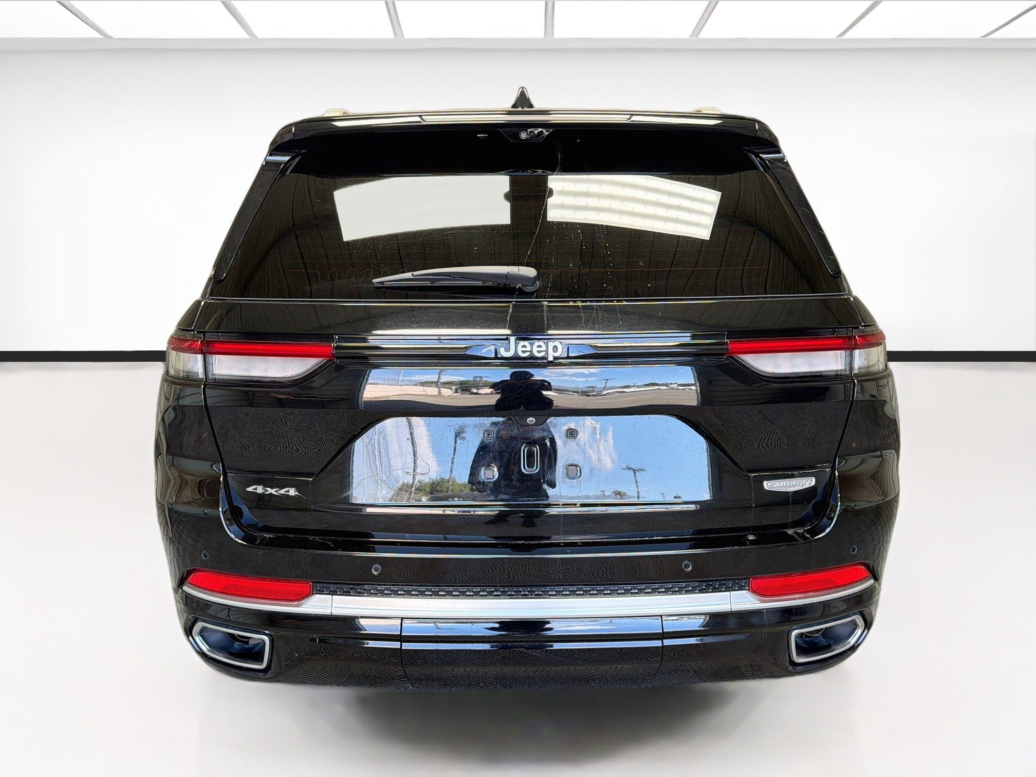 Used 2022 Jeep Grand Cherokee Summit AWD/4WD image 5