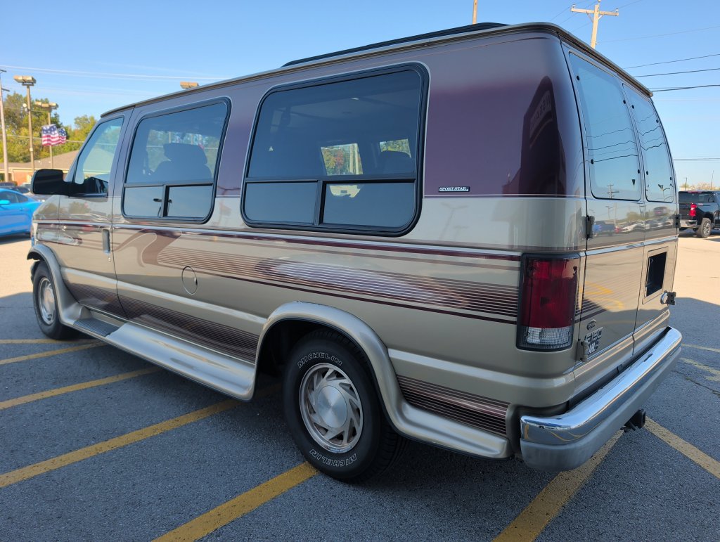 Used 1999 Ford E-150 and Econoline 150 RWD image 5