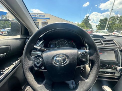 Used 2012 Toyota Camry LE FWD image 17