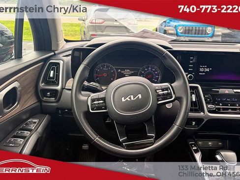 Used 2022 Kia Sorento S w/ Panoramic Sunroof Package AWD/4WD image 7