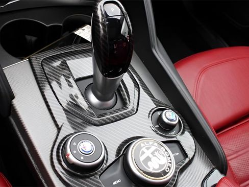 Used 2018 Alfa Romeo Giulia Ti image 16