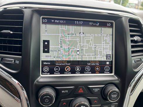 Used 2018 Jeep Grand Cherokee Summit AWD/4WD image 22