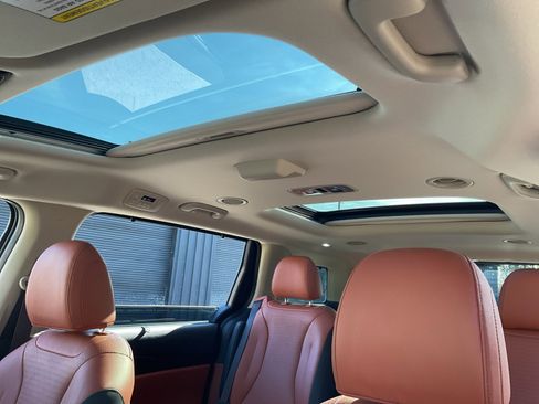 Used 2025 Kia Carnival SX Prestige image 30