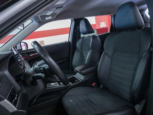 Used 2024 Mitsubishi Outlander SE image 10