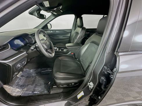 Certified 2024 Jeep Grand Cherokee L Laredo image 32