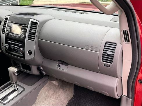 Used 2014 Nissan Frontier SV image 16