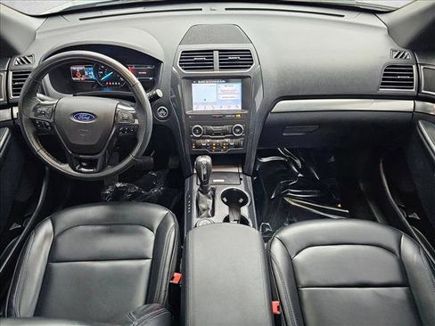 Used 2019 Ford Explorer XLT w/ Equipment Group 202A image 17