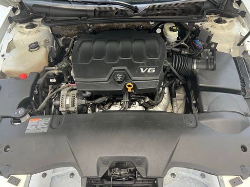 Used 2011 Buick Lucerne CX image 29