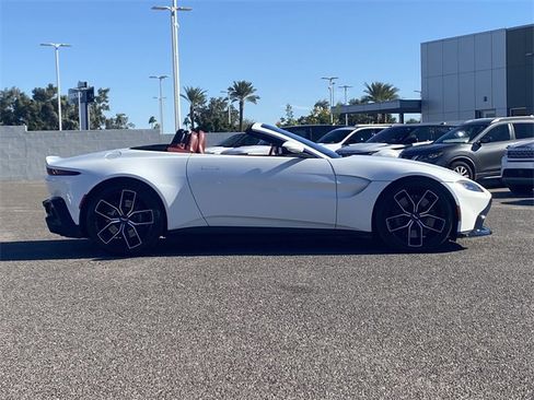Used 2022 Aston Martin V8 Vantage Roadster image 22