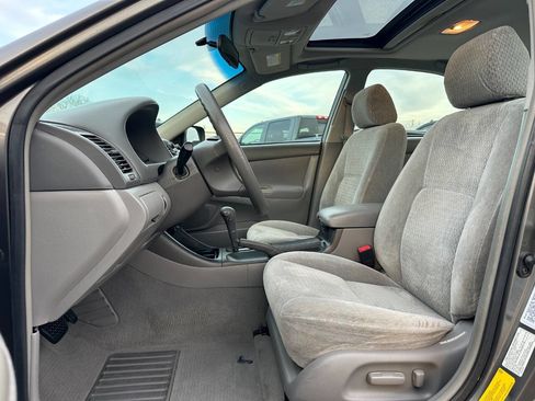 Used 2002 Toyota Camry LE image 2