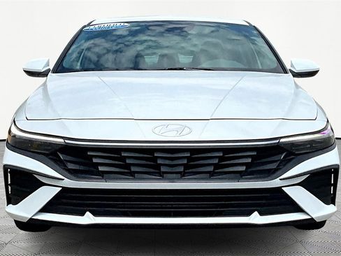 Used 2024 Hyundai Elantra SEL image 3