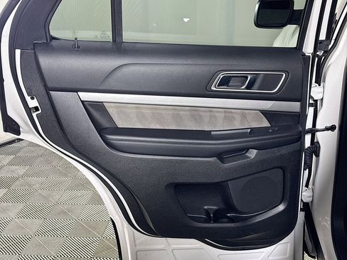 Used 2017 Ford Explorer XLT w/ Equipment Group 202A AWD/4WD image 20