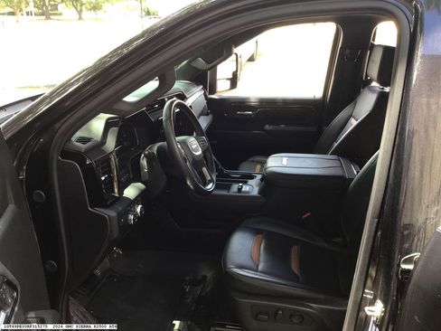 Used 2024 GMC Sierra 2500 AT4 w/ AT4 Premium Plus Package AWD/4WD image 8