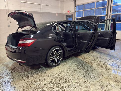 Used 2017 Honda Accord Sport Special Edition image 12