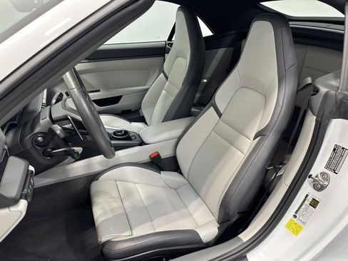 Used 2025 Porsche 911 Carrera RWD image 5