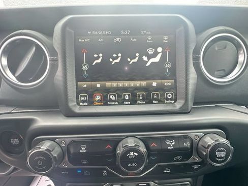 Used 2022 Jeep Wrangler Unlimited Sahara AWD/4WD image 21
