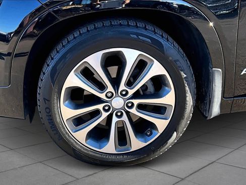 Used 2014 Kia Sorento SX w/ 3rd Row Package image 10