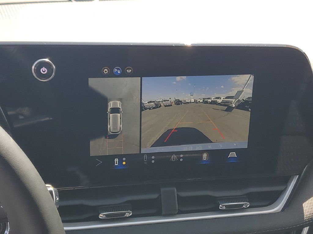 Used 2026 Chevrolet Equinox LT w/ Safety and Technology Package FWD image 15