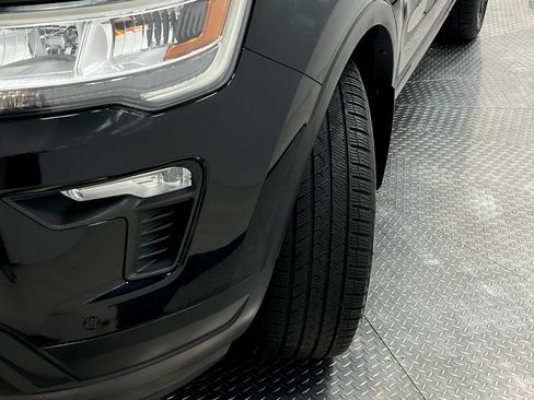 Used 2018 Ford Explorer XLT w/ Equipment Group 202A AWD/4WD image 41