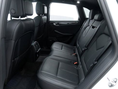 Used 2023 Porsche Macan AWD/4WD image 11