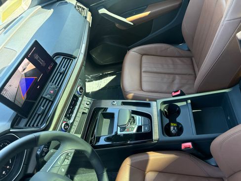 Used 2023 Audi Q5 2.0T Premium w/ Convenience Package image 9