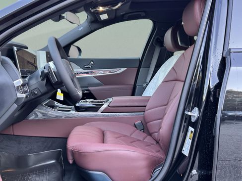 New 2026 BMW 740i image 21