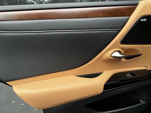 Certified 2024 Lexus ES 300h Ultra Luxury image 30