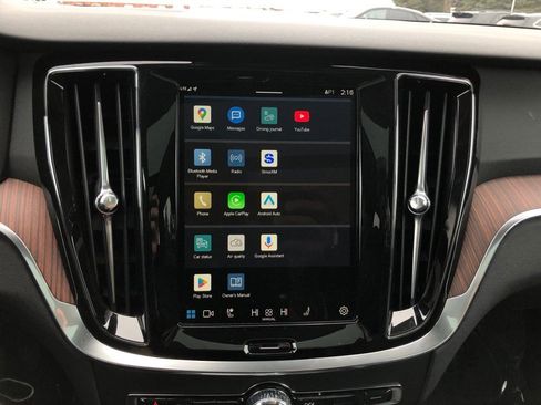 Used 2025 Volvo V60 B5 Cross Country Plus image 23