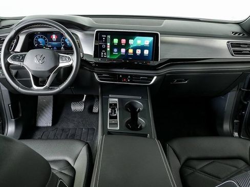 Certified 2025 Volkswagen Atlas Cross Sport SE image 18