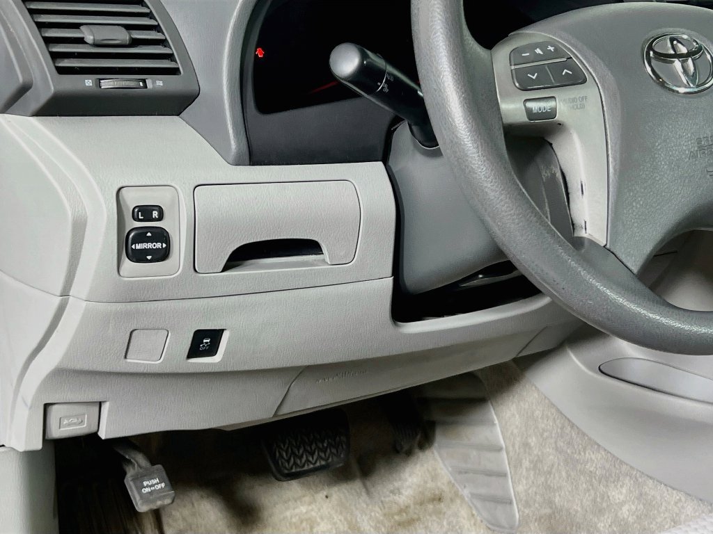 Used 2010 Toyota Camry FWD image 11