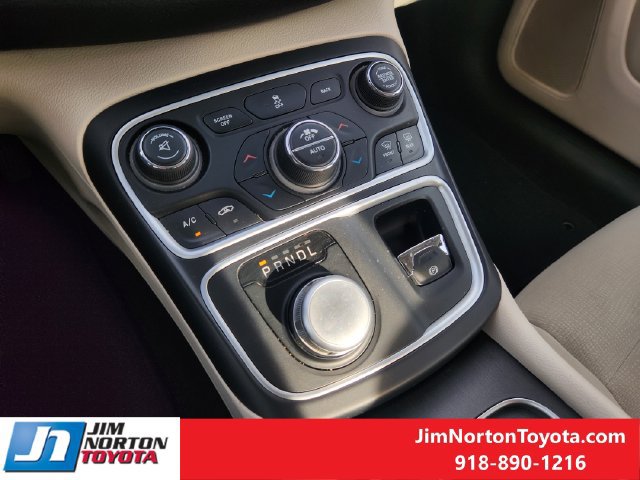 Used 2015 Chrysler 200 Limited w/ Convenience Group FWD image 21