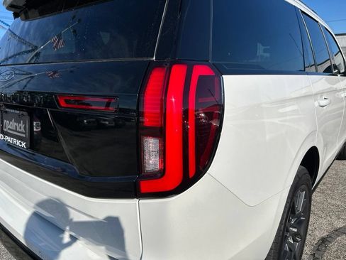 Used 2025 Ford Expedition Platinum w/ Stealth Performance Package AWD/4WD image 12