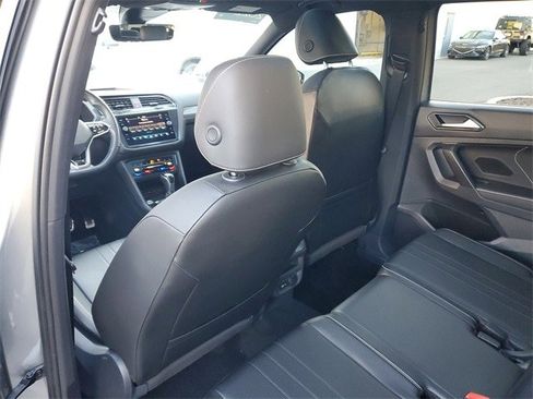 Certified 2022 Volkswagen Tiguan SE R-Line image 10