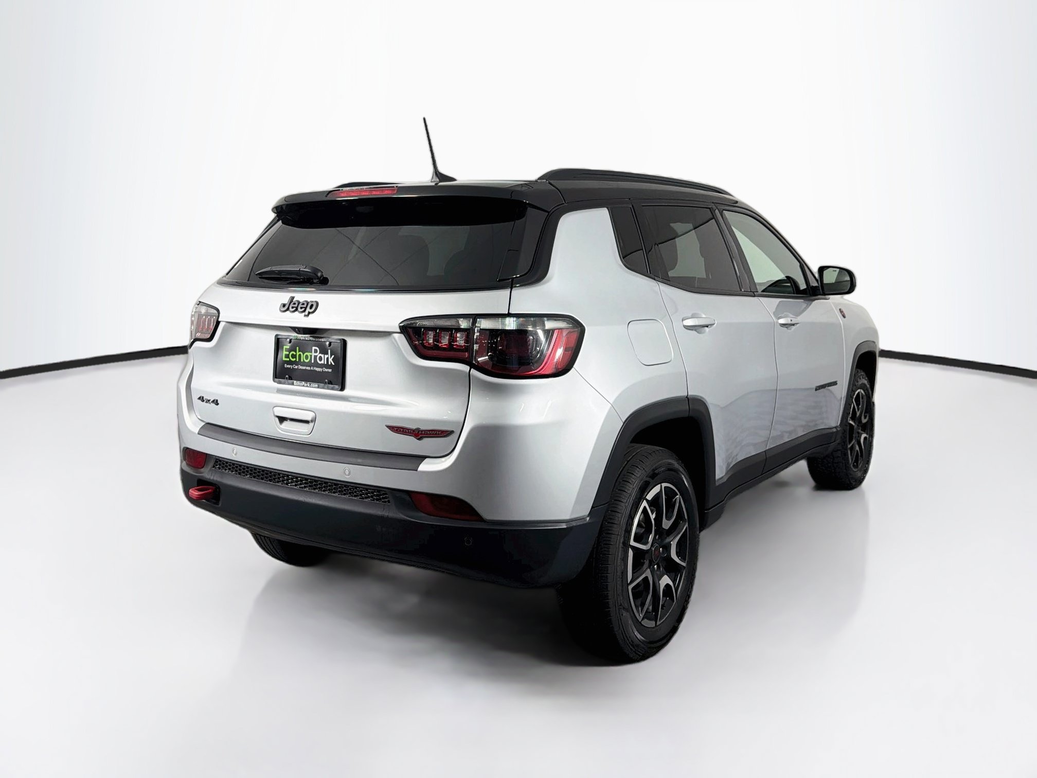 Used 2025 Jeep Compass Trailhawk AWD/4WD image 9