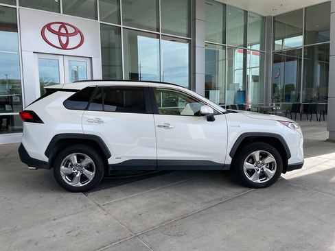 Used 2019 Toyota RAV4 Limited AWD/4WD image 2