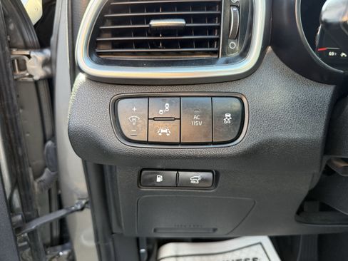 Used 2019 Kia Sorento SX image 13