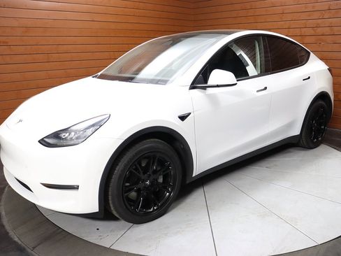 Used 2023 Tesla Model Y Long Range image 20