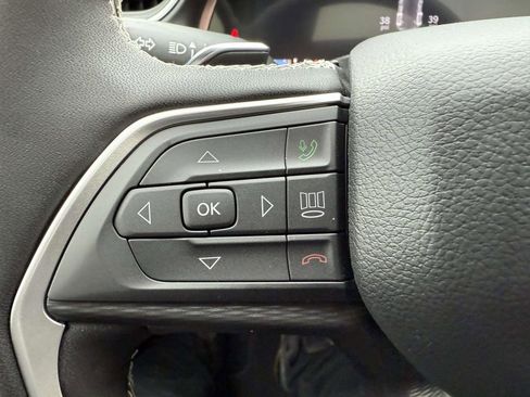 New 2025 Jeep Grand Cherokee Altitude AWD/4WD image 25