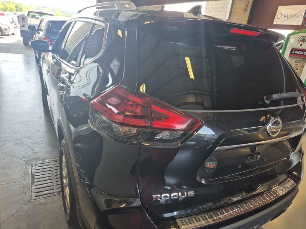 Used 2020 Nissan Rogue S w/ Special Edition Package FWD image 4