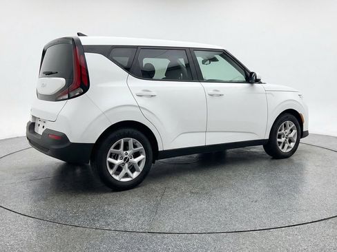 Used 2025 Kia Soul LX w/ LX Technology Package FWD image 9