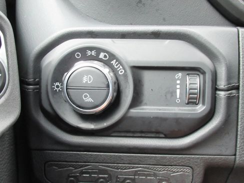 Used 2025 Jeep Gladiator Sport AWD/4WD image 24