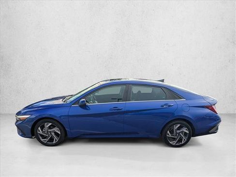 Used 2025 Hyundai Elantra SEL FWD image 8